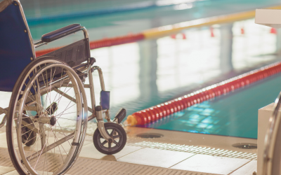 Paralympisk simmare vill vara förebild för andra med funktionsnedsättningar